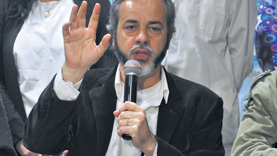 “Deberían descontarle del sueldo a Larreta”, dijo López, de UTE, por la falta de maestros.