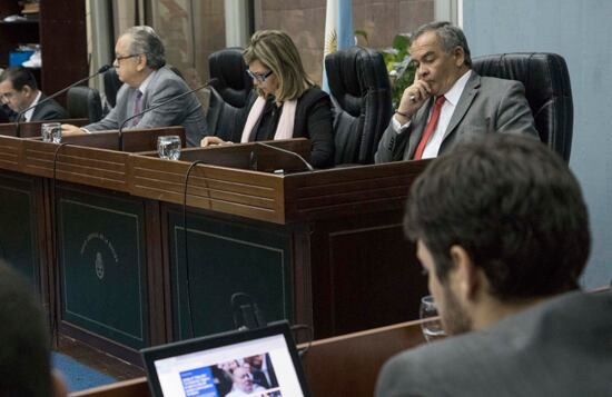 A la derecha el juez Jiménez Montilla.