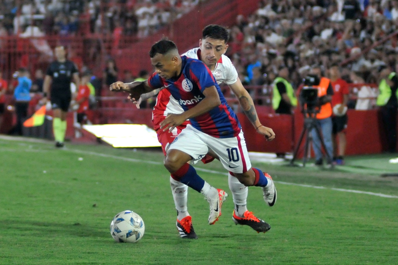 Barrios generó una de las pocas ocasiones de San Lorenzo 