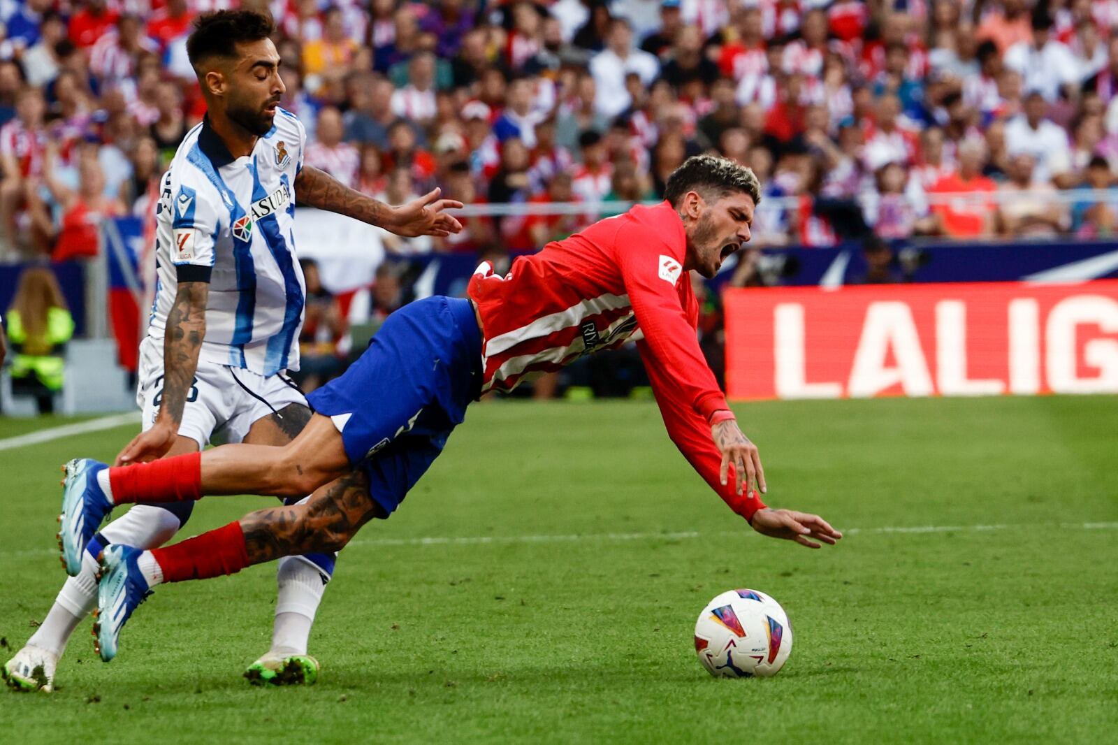 Méndez le entra duro a De Paul, que sumó minutos en el Aleti