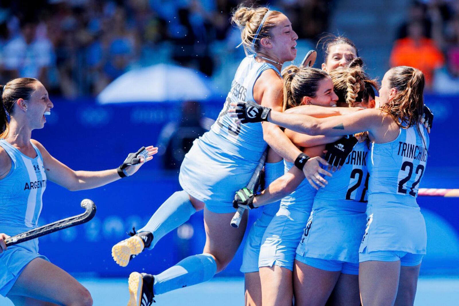 El festejo descontrolado de Las Leonas tras lograr el pasaje a las semifinales