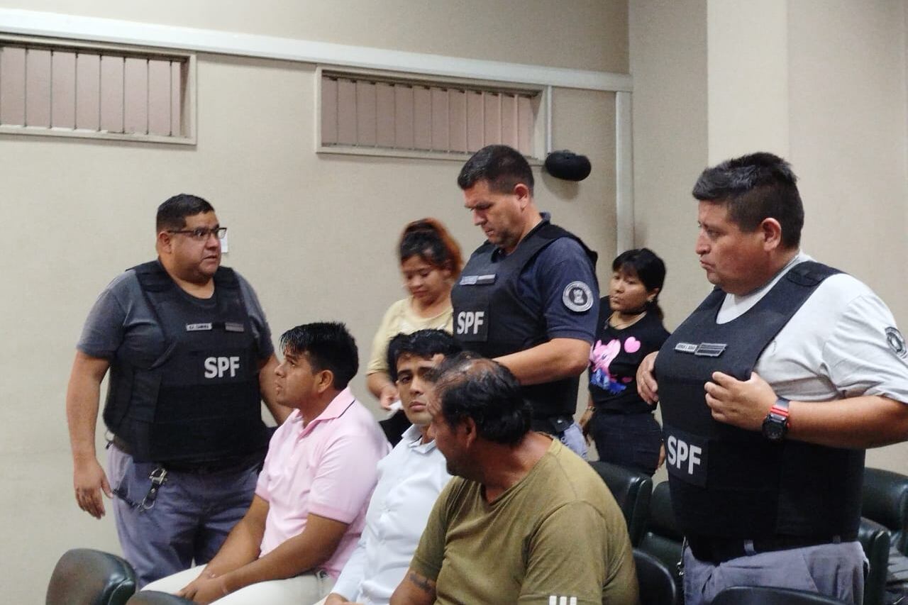 Los hermanos Bejarano y su padre