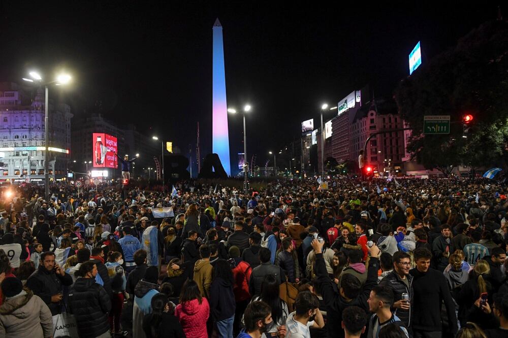 La celebración popular en el Obelisco, con miles de hinchas celebrando el título