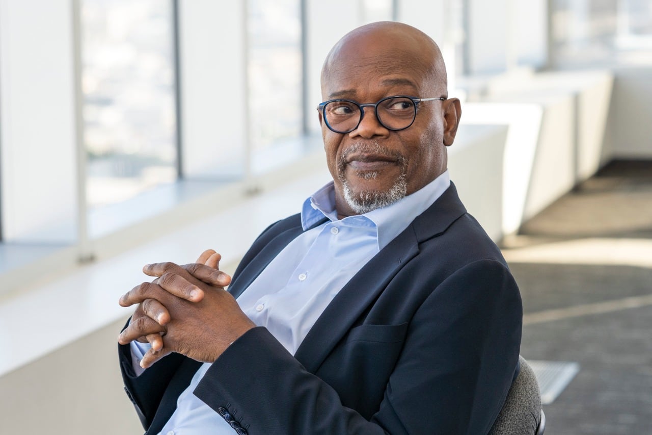 Samuel L. Jackson como Dash Bracket, periodista del "New Yorkerly News".