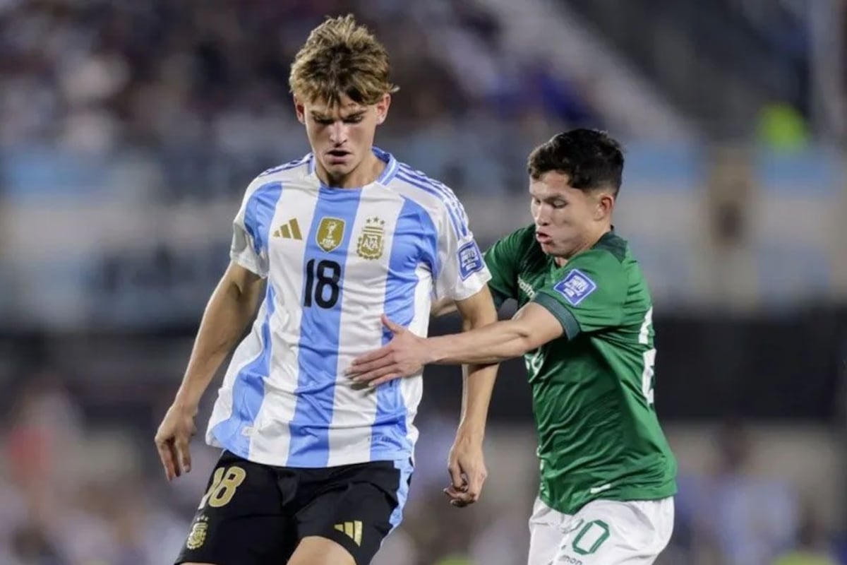 Nico Paz en su debut en la selección argentina vs Bolivia.