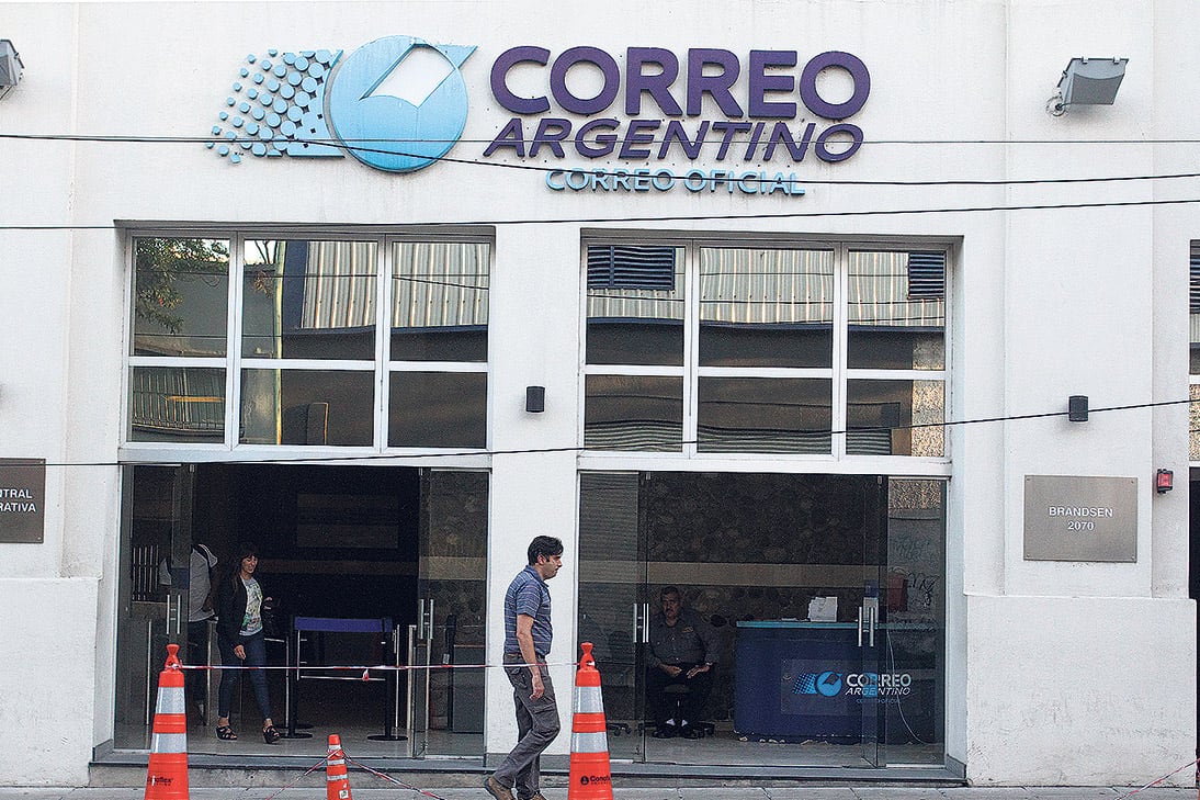 El Grupo Macri se hizo cargo del Correo en 1997, a través de Sideco Argentina. En 2001 presentó convocatoria de acreedores.