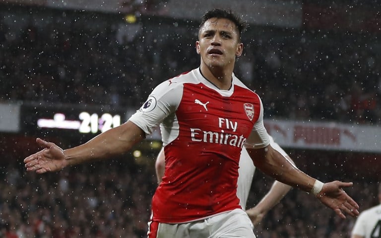 Alexis Sánchez quiere atar su continuidad en el Arsenal a la clasificación a la Champions League.