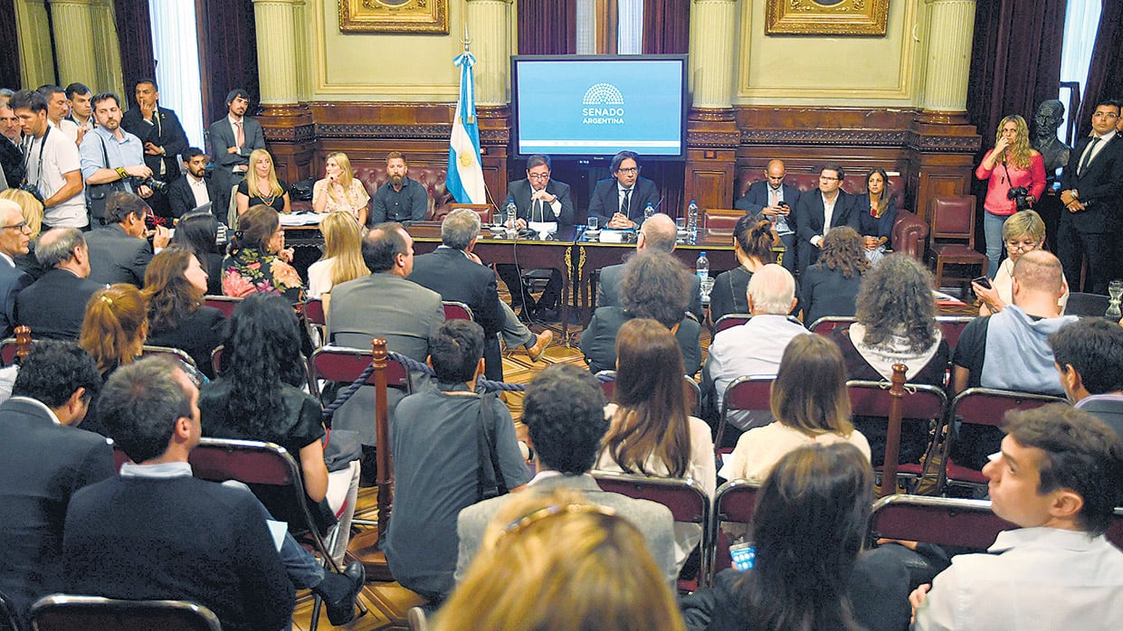 Ahora, el oficialismo pretende tratar el proyecto sobre tablas en la sesión del 15 de noviembre.