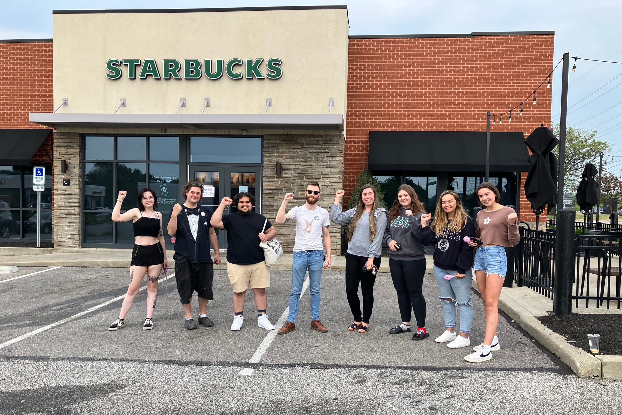 El sindicato de Starbucks difundió una decena de mensajes de las redes sociales denunciando la ausencia de decoración LGBTIQ+