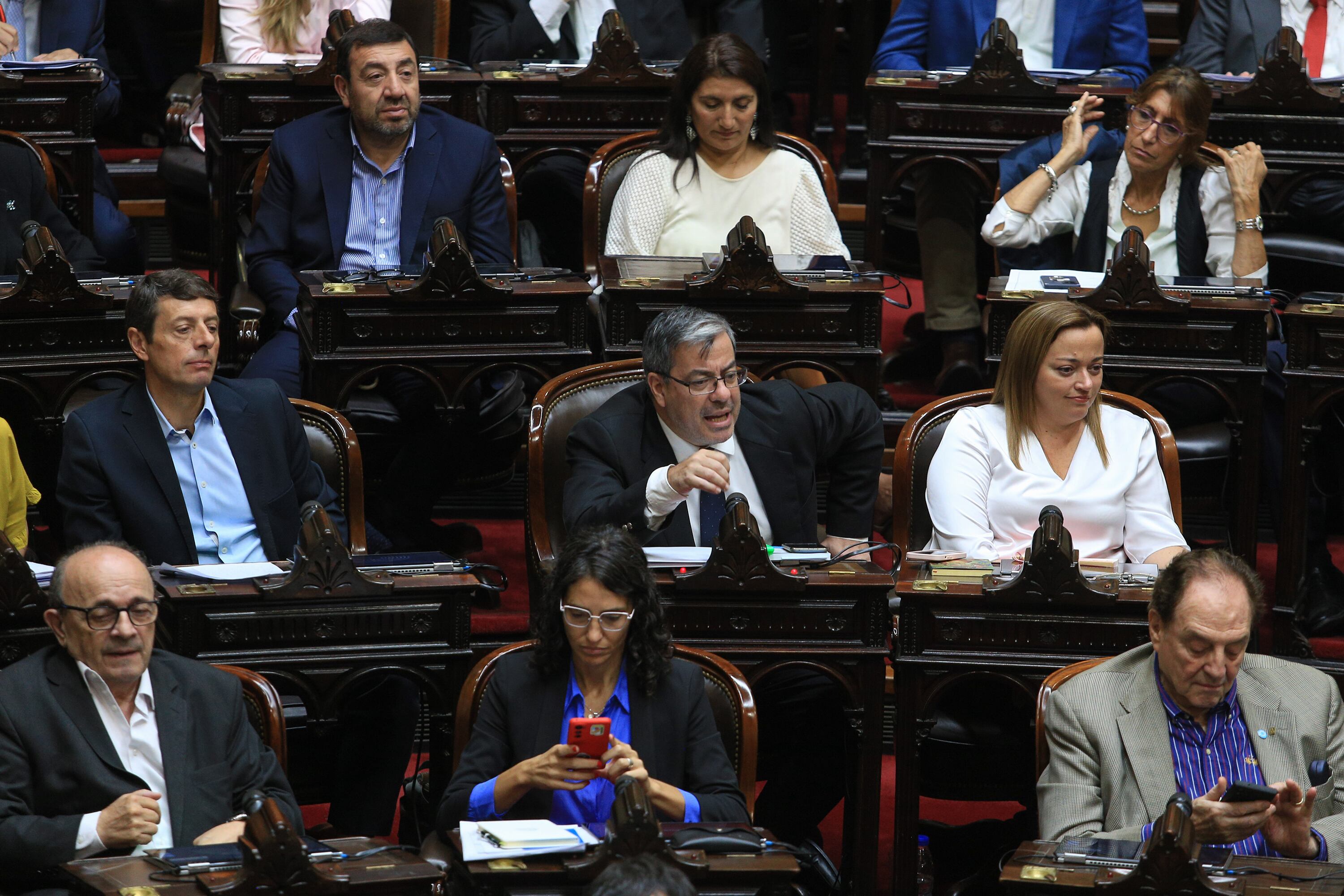 La sesión especial fue convocada para este martes a las 11.