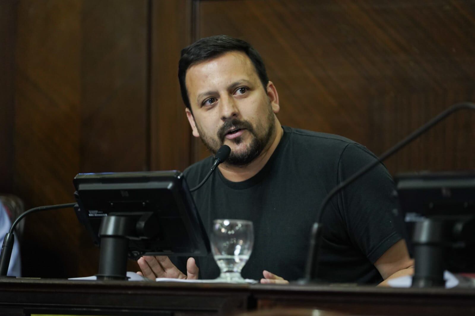 Emmanuela González Santalla, senador de la Provincia de Buenos Aires.