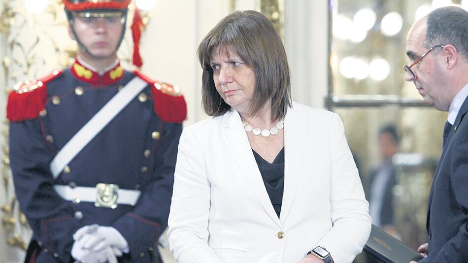 La ministra escribió un tuit para mostrar distancia de Varisco.