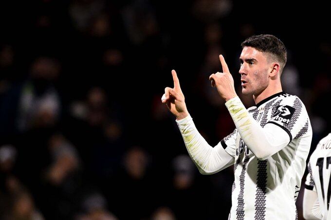 El serbio Vlahovic celebra el primero de sus goles