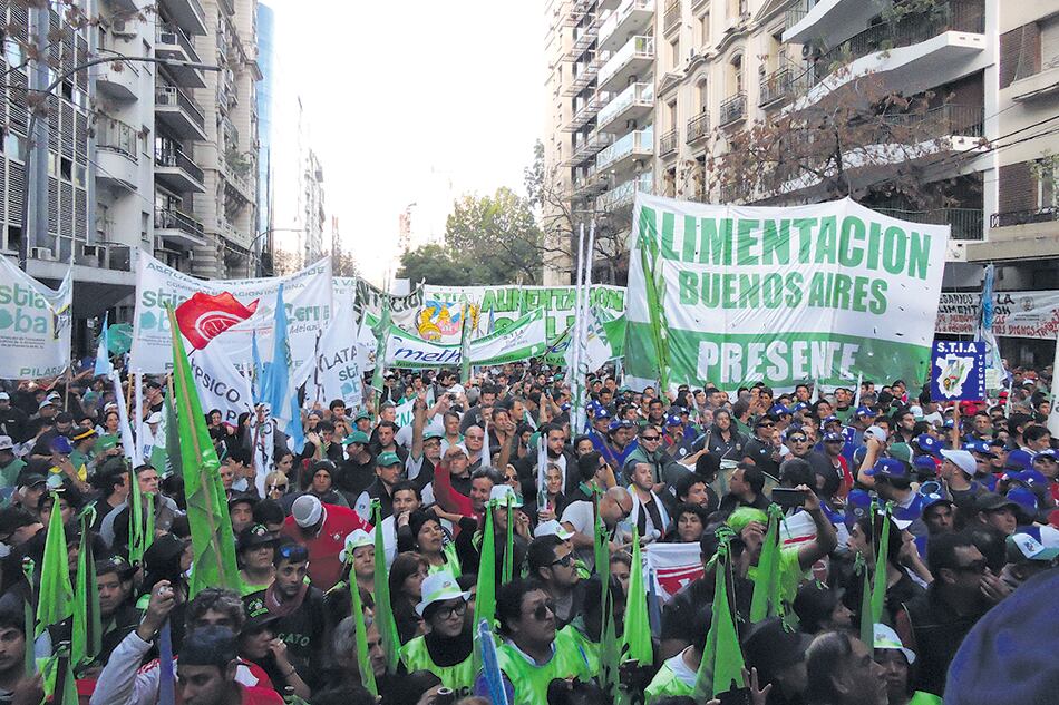 Los trabajadores de la alimentación se movilizaron en la Capital y en el conurbano.