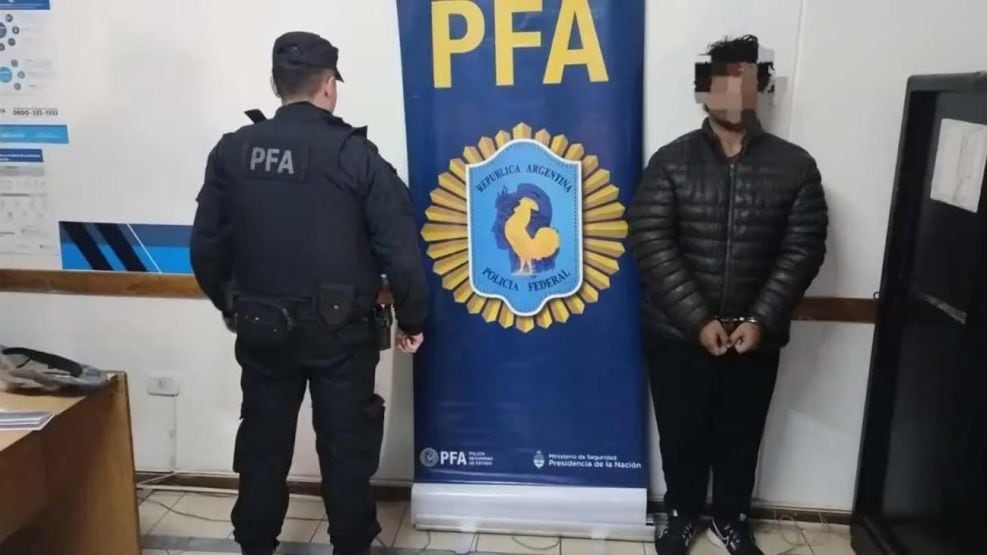 El creador de Fútbol Libre fue arrestado en un operativo en Mendoza, durante el cual se clausuraron alrededor de 50 sitios web que reproducían contenido pirata.