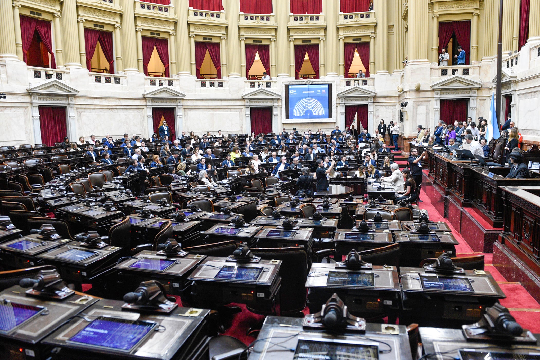 Martín Menem levantó la sesión tras cumplirse el tiempo reglamentario.