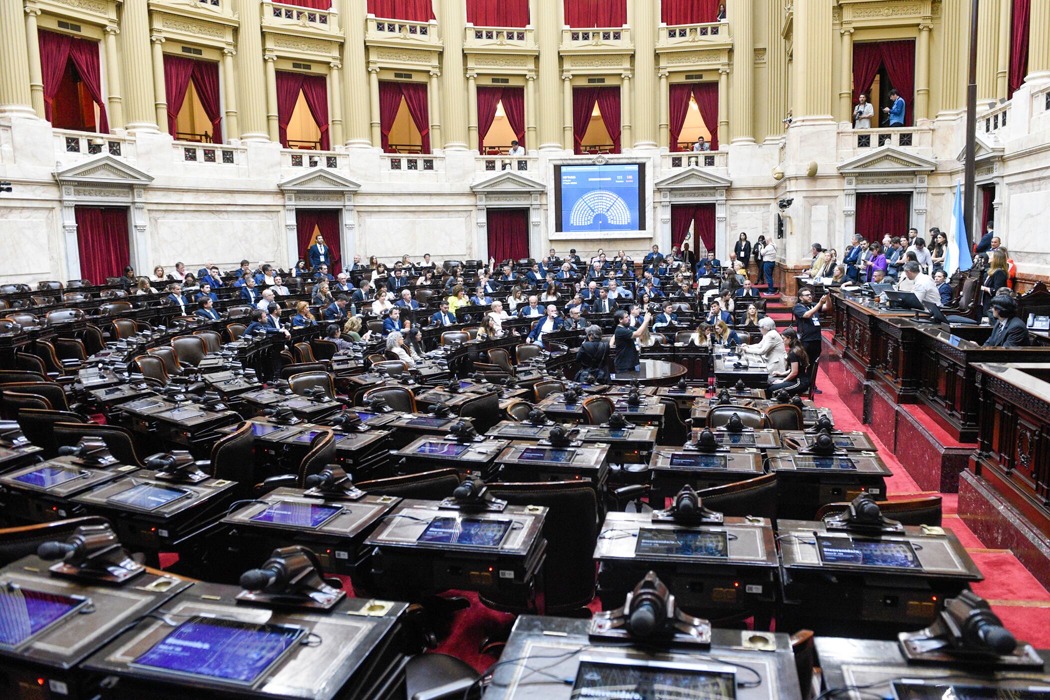 Martín Menem levantó la sesión tras cumplirse el tiempo reglamentario.
