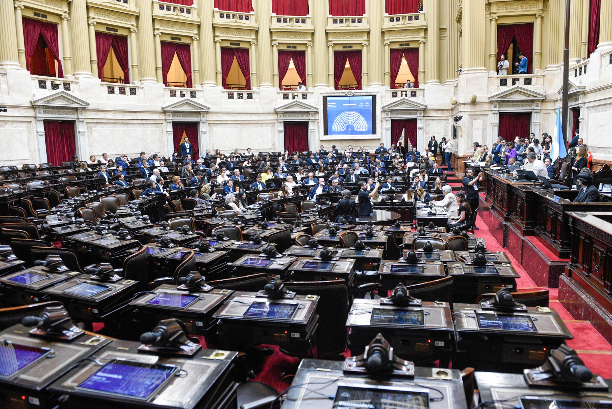 Martín Menem levantó la sesión tras cumplirse el tiempo reglamentario.