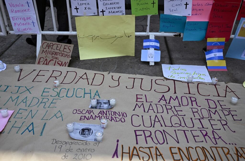 Protesta frente a la Secretaría de Gobernación en la Ciudad de México