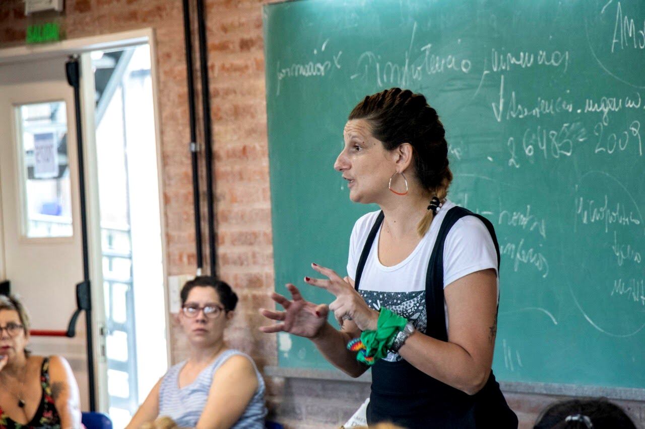 La psicoanalista Clara Attardo en uno de sus seminarios.