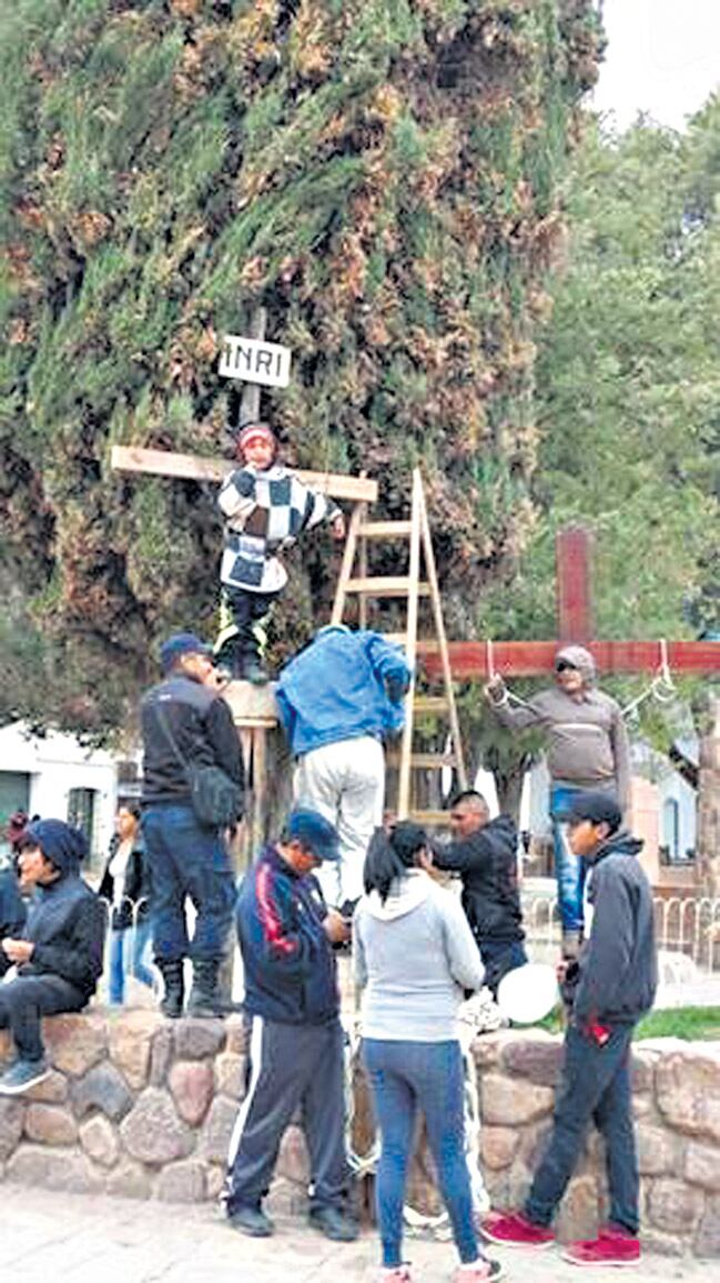 En otra oportunidad, el cura Olmedo ya se había crucificado.