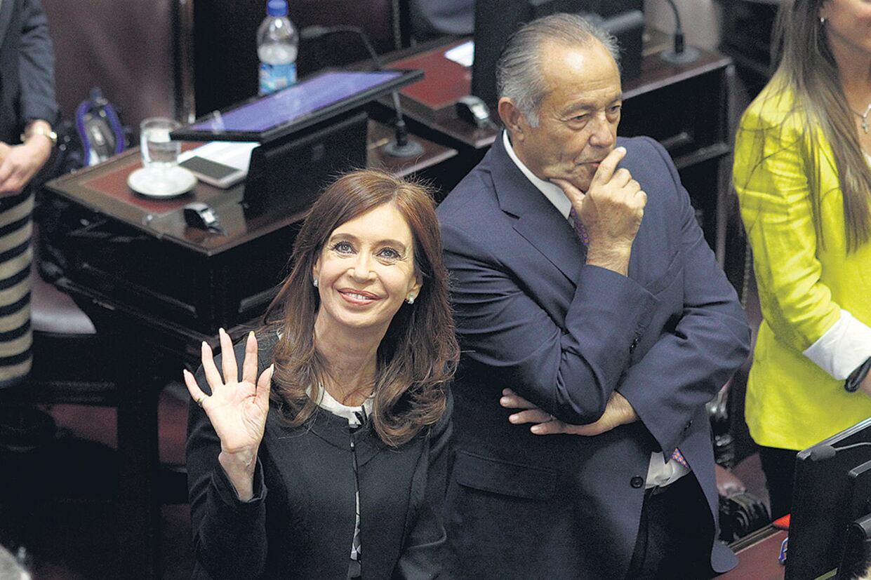 Cristina Kirchner recibió el aliento de dirigentes y simpatizantes desde los palcos.