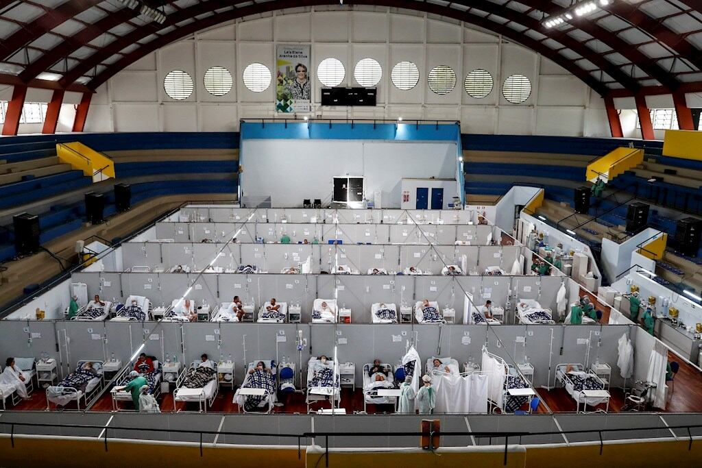 Atención de pacientes con coronavirus en San Pablo, Brasil.