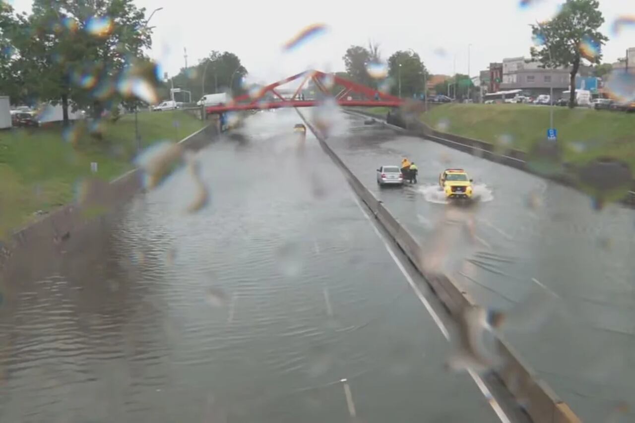 Una imagen de la General Paz anegada.