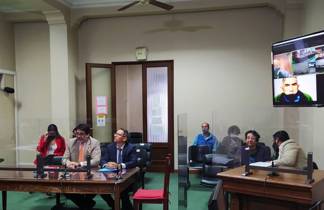 El juicio por Yazlle. A la derecha, Toledo y su abogado, Sarmiento. 