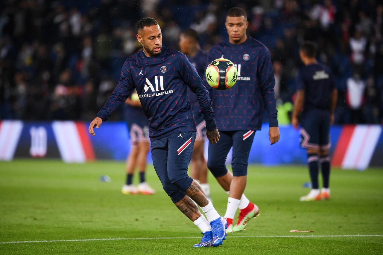 Neymar y Mbappé antes de un partido