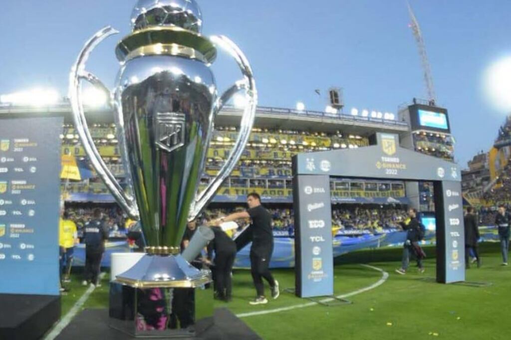 Trofeo de la Liga Profesional del fútbol argentino.