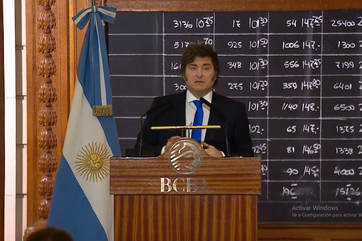 Milei durante su discurso en la Bolsa de Comercio.