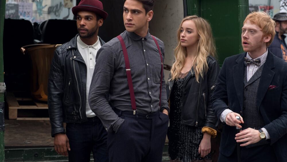 Basada en la peli dosmilera, la serie Snatch está en OnDirecTV con Rupert “Ron Weasley” Grint y elenco sub-30.