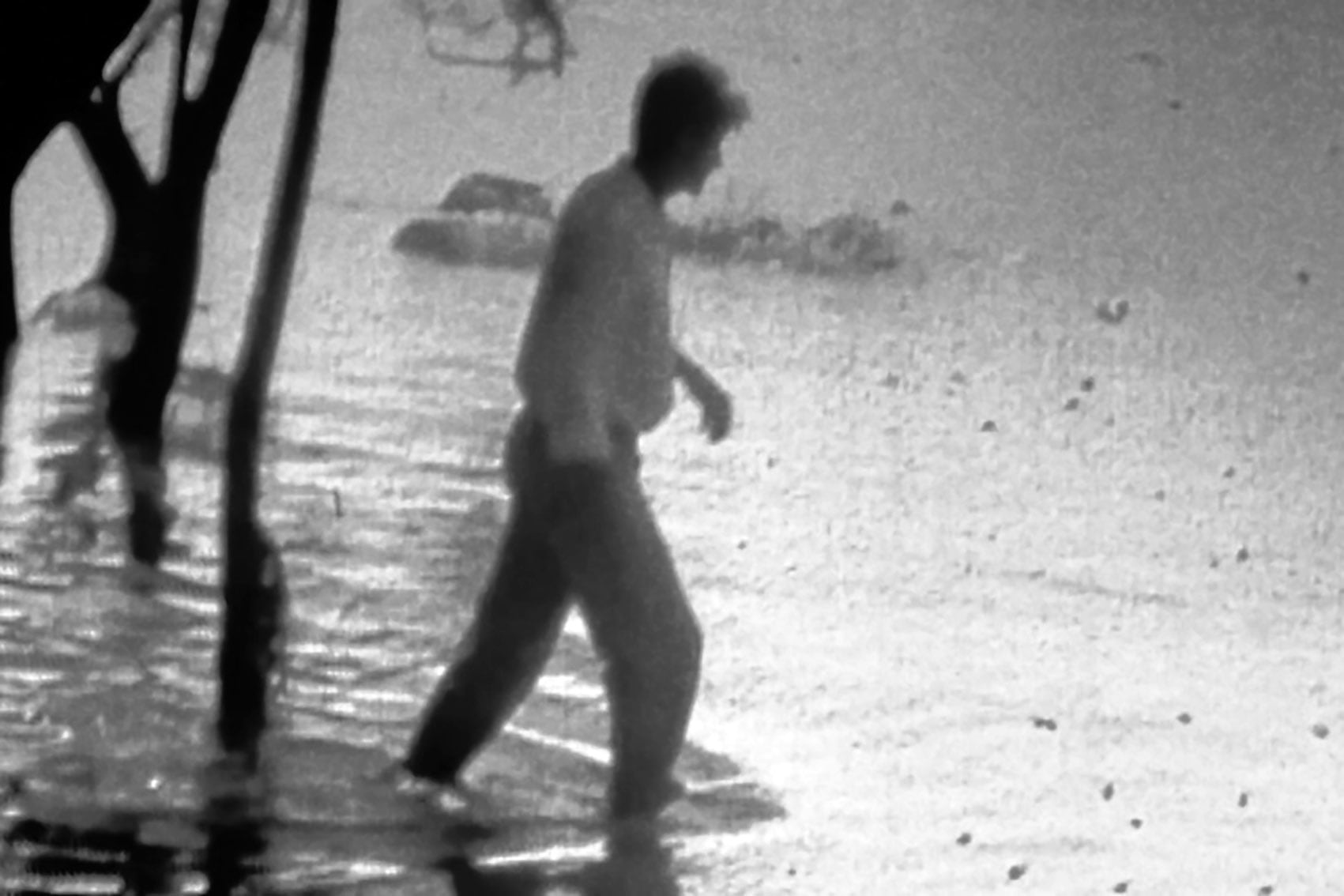 Fontán compone con imágenes reales, pero ficcionalizadas mediante procedimientos cinematográficos