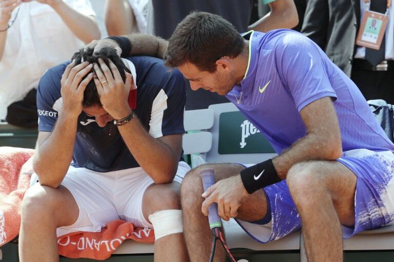 Del Potro fue a consolar al español, quien debió abandonar por el dolor en su rodilla.