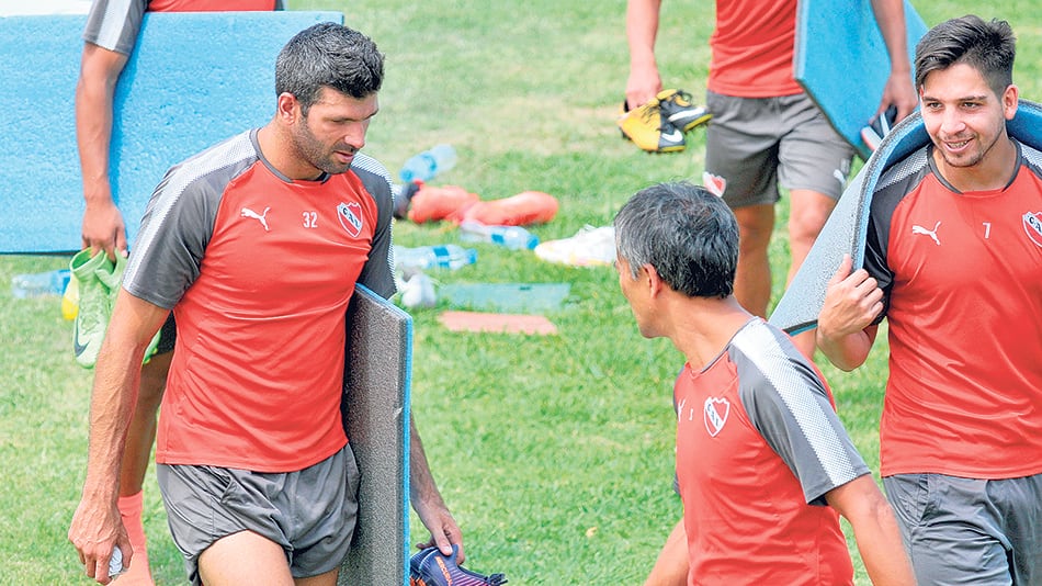 Gigliotti, Holan y Benítez, las cartas de gol, de estrategia y de desequilibrio del Rojo.