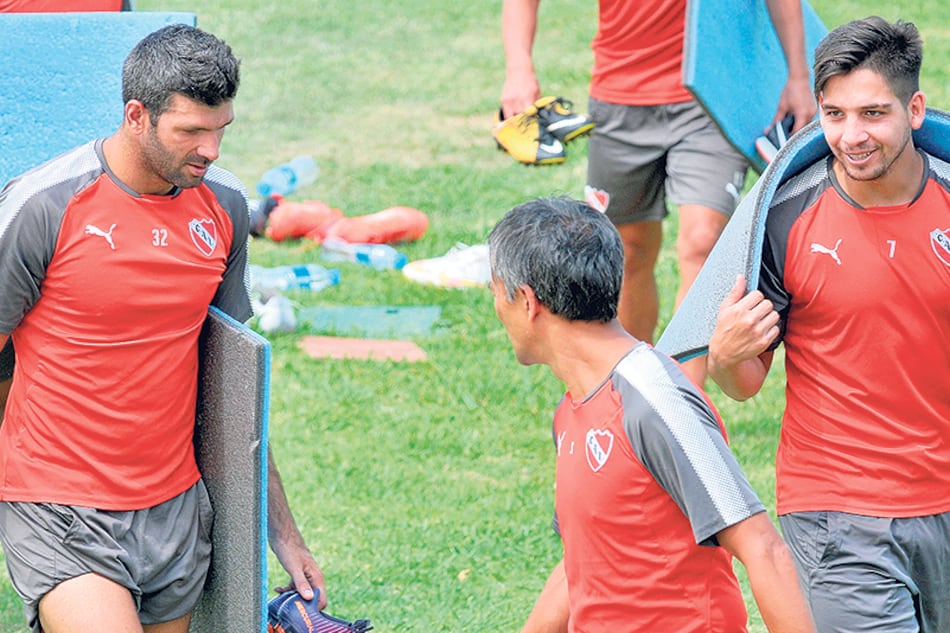 Gigliotti, Holan y Benítez, las cartas de gol, de estrategia y de desequilibrio del Rojo.