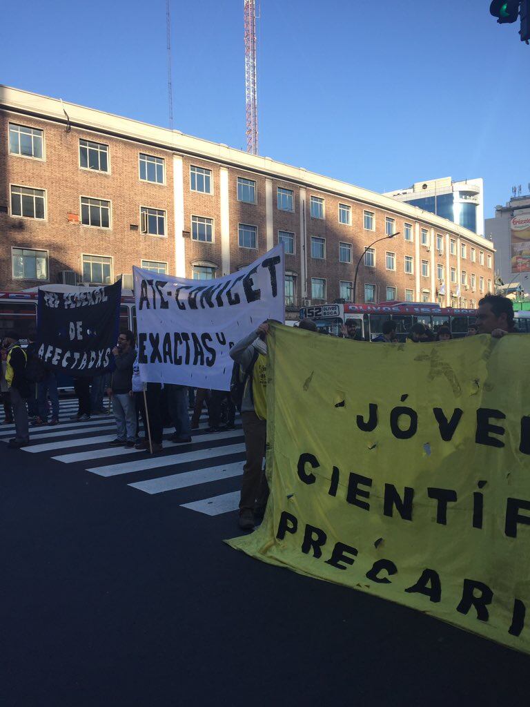 Los científicos protestan otra vez por los despedidos del Conicet.