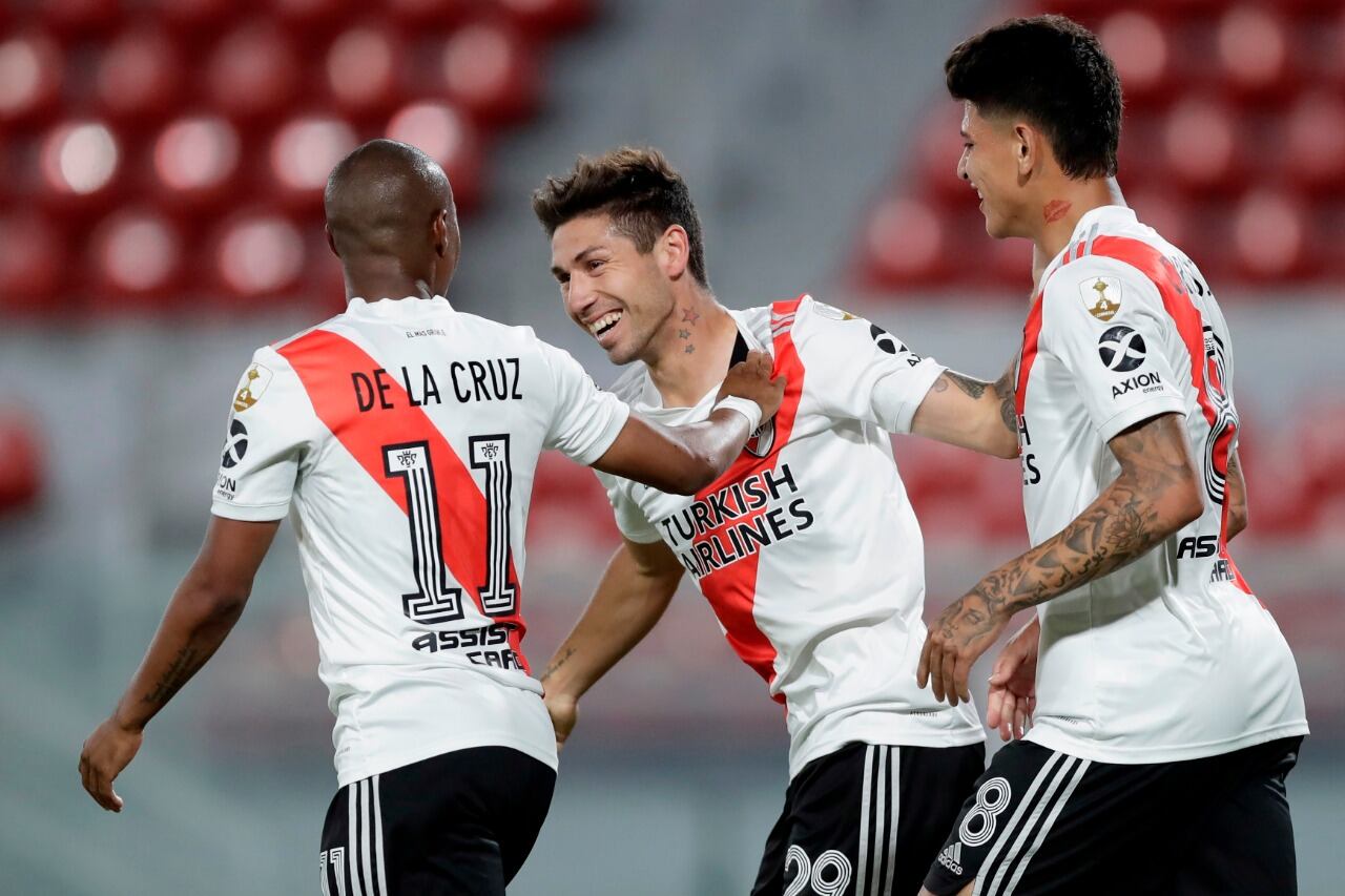 Montiel festeja luego de convertir el gol de penal.