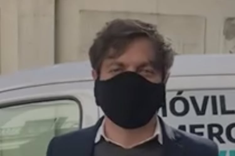 Kicillof con barbijo, en el video en el que saluda al diario por su 33º aniversario. 