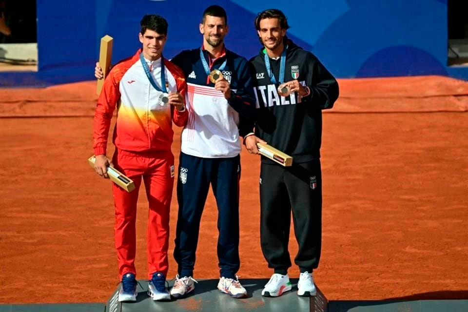 Novak Djokovic consiguió en París el título que le faltaba: el oro olimpico. Alcaraz fue plata y Sinner, bronce.