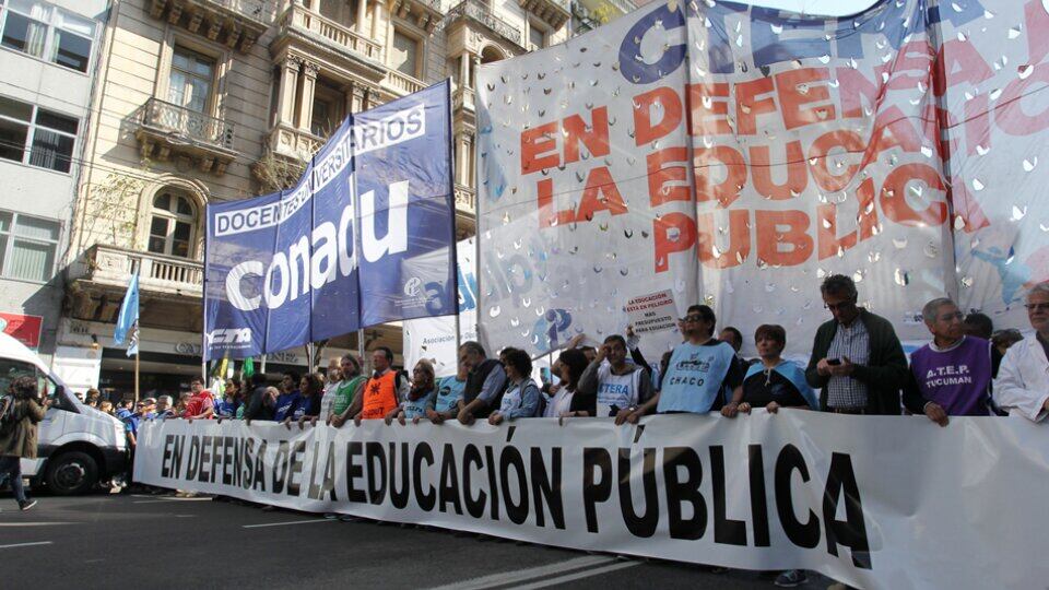 Imagen ilustrativa. Trabajadores y estudiantes rechazan la reforma al Estatuto Docente.