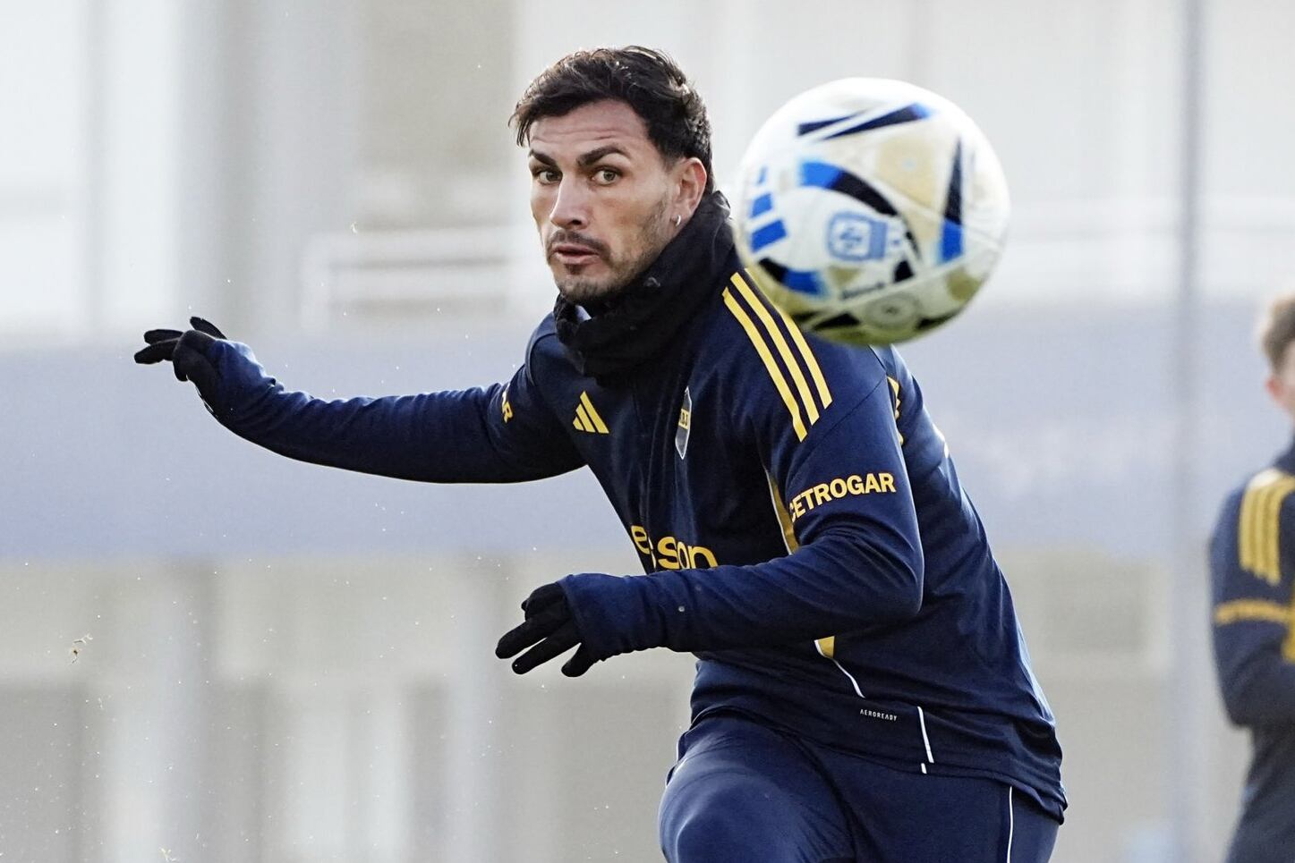 Paredes ya se entrenó, pero todavía no está para debutar