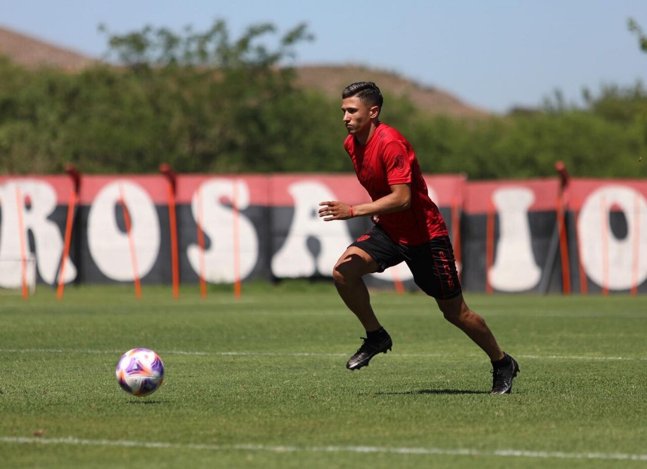 Iván Gómez está en los planes del club más allá de quién resulte ser el DT.