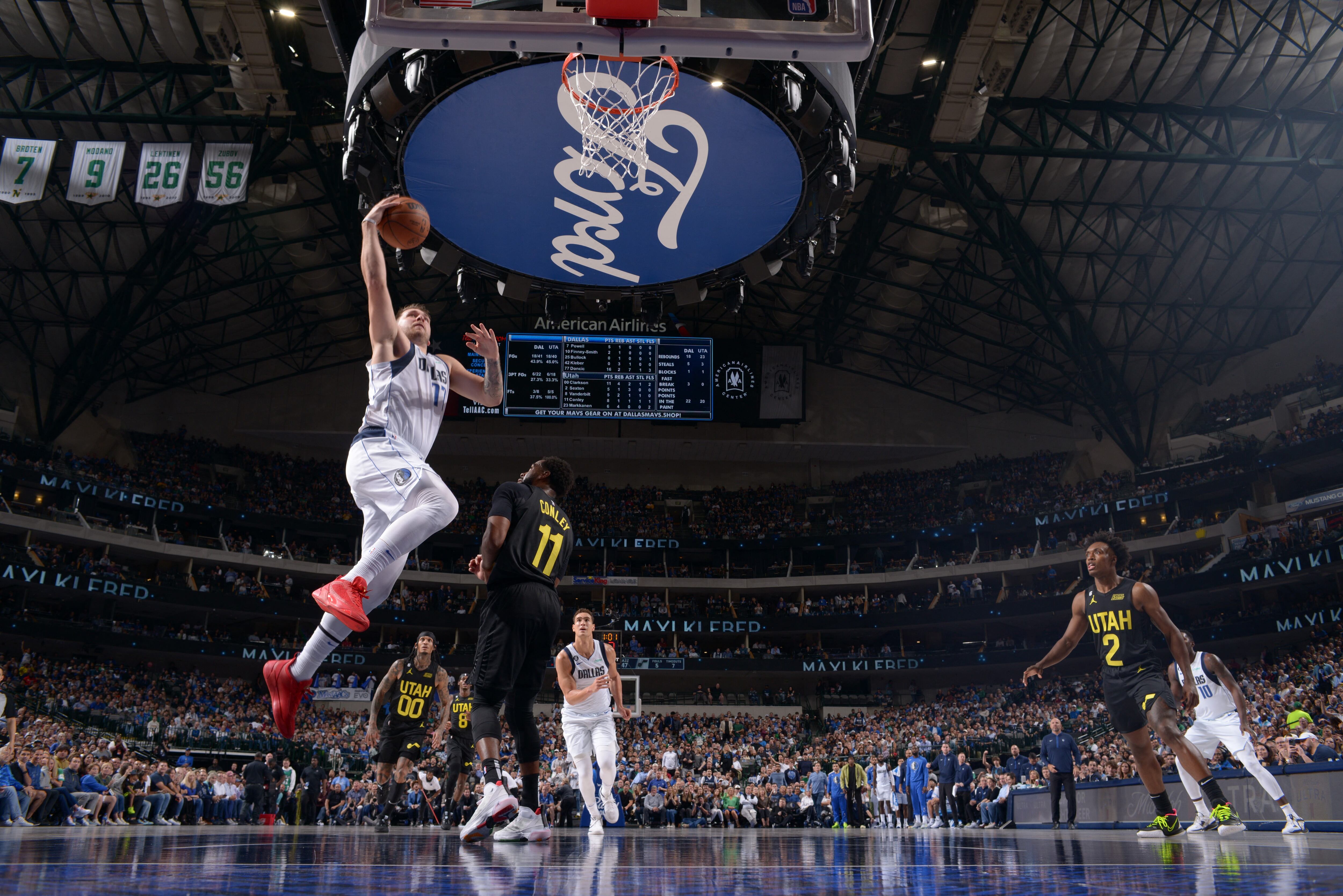 El esloveno Luka Doncic fue el goleador del encuentro con 33 puntos (Foto: AFP).