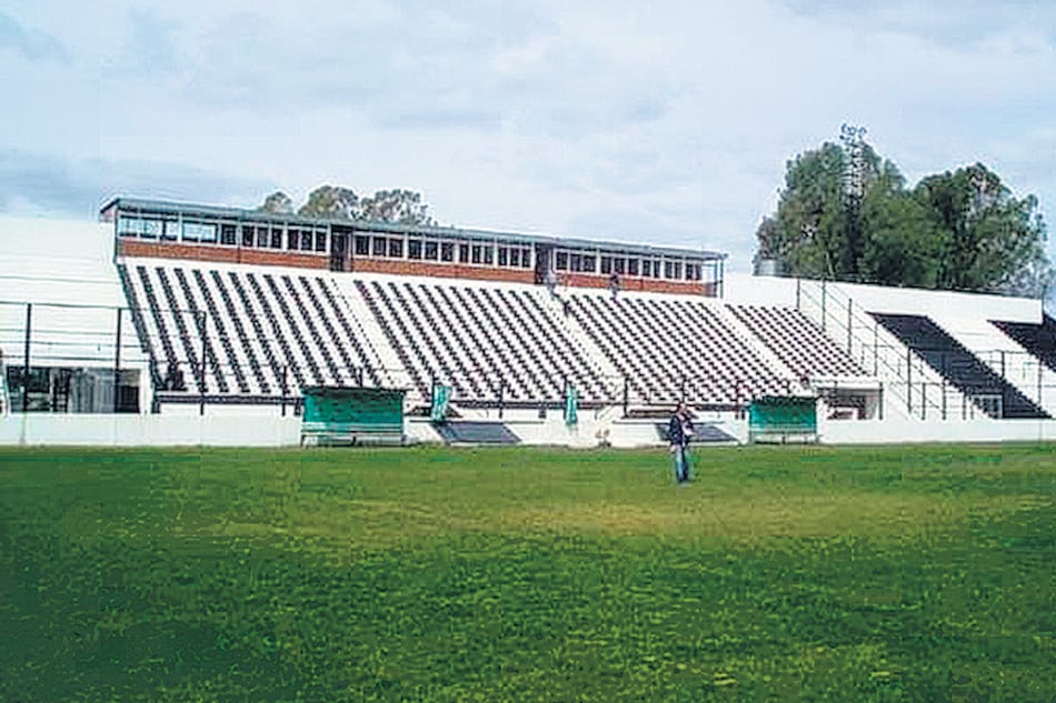 Real Pilar utiliza el estadio municipal Carlos Barraza y tiene como técnico a Roberto “Beto” Romano.