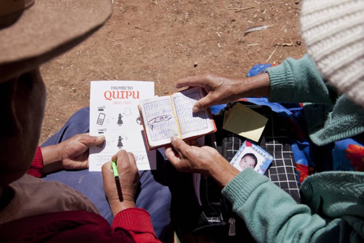 En el Perú profundo, las mujeres recibieron información sobre el Proyecto Quipu.