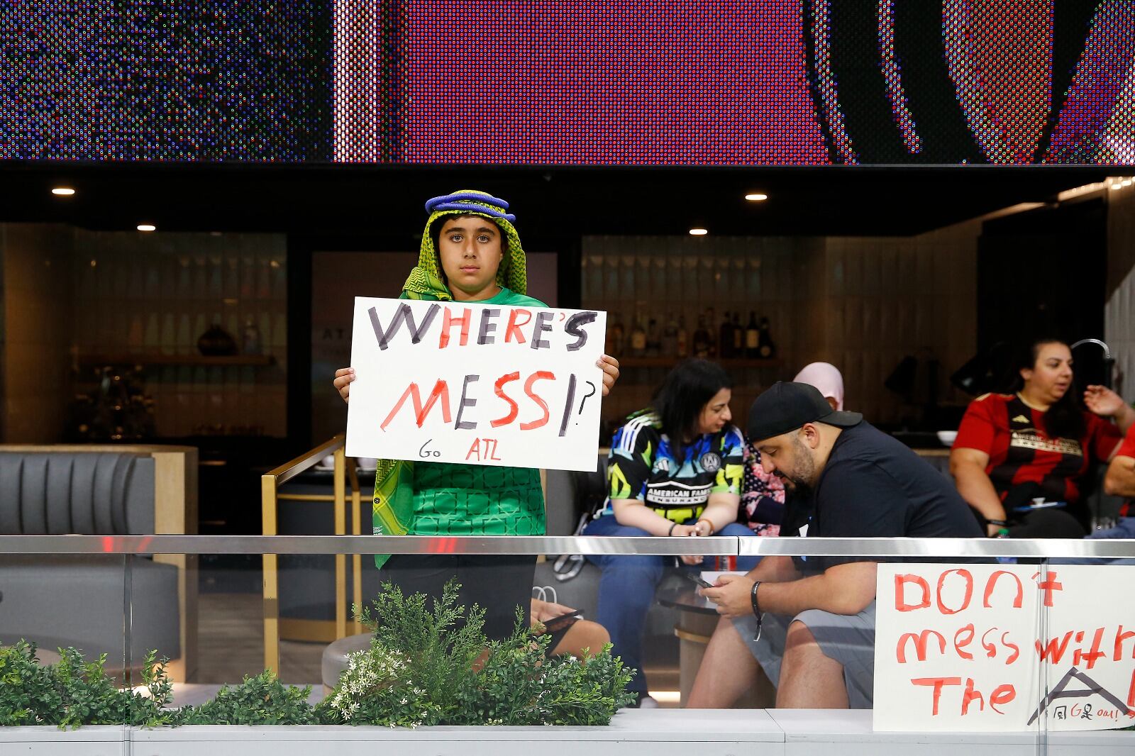 Los hinchas se quedaron con las ganas de ver a Messi