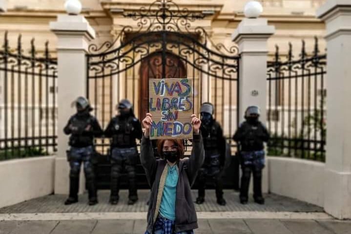 Frente al Obispado de Catamarca, durante la última marcha NiUnaMenos.
