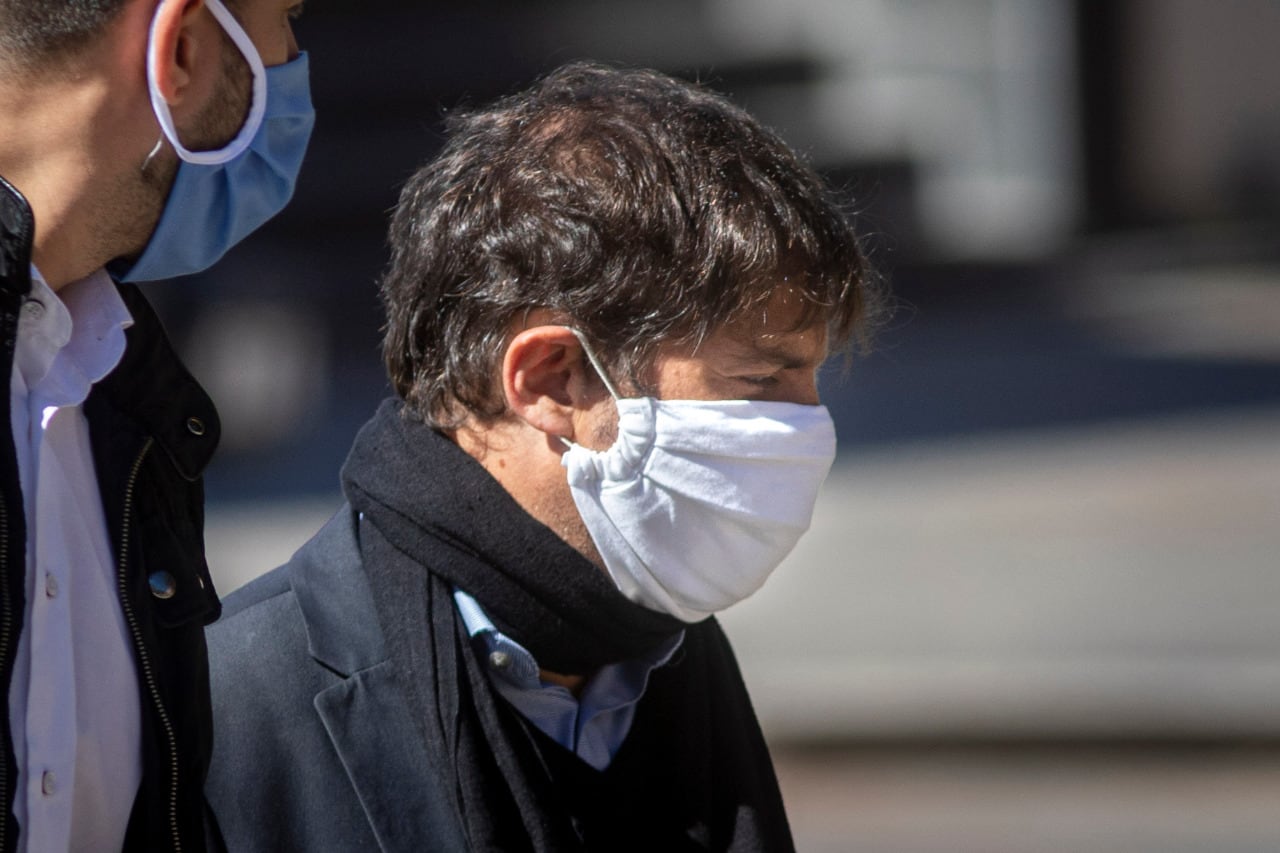 Kicillof confirmó que la apertura sólo puede ser barrial. "Ni centros comerciales, ni centros comerciales a cielo abierto, ni grandes arterias. Sólo barrial supone consumo barrial, trabajo barrial", dijo.